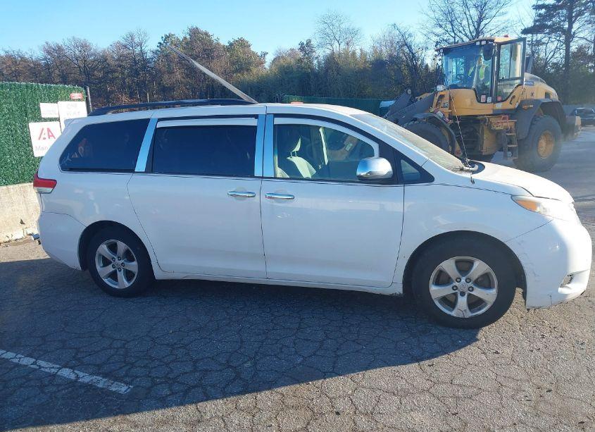 Photo 12 of 2013 Toyota Sienna LE V6 8 PASSENGER (VIN 5TDKK3DC7DS330262)