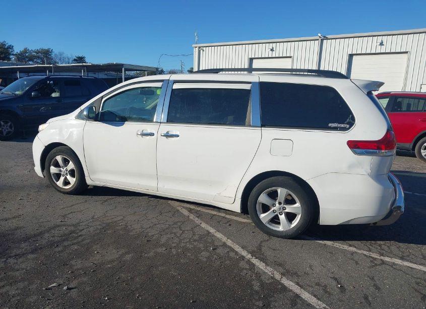 Photo 13 of 2013 Toyota Sienna LE V6 8 PASSENGER (VIN 5TDKK3DC7DS330262)