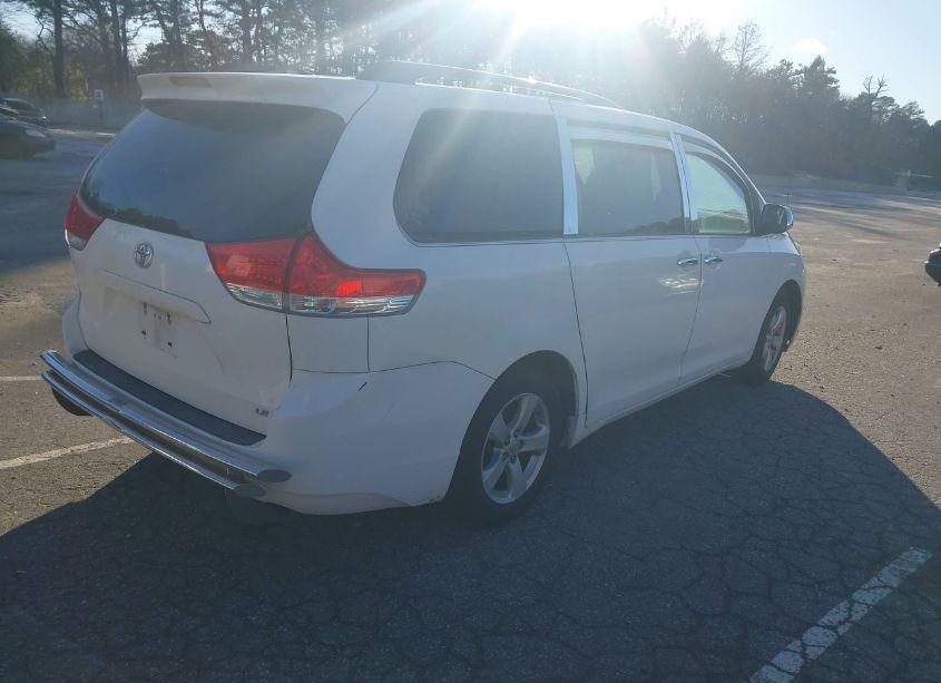 Photo 4 of 2013 Toyota Sienna LE V6 8 PASSENGER (VIN 5TDKK3DC7DS330262)