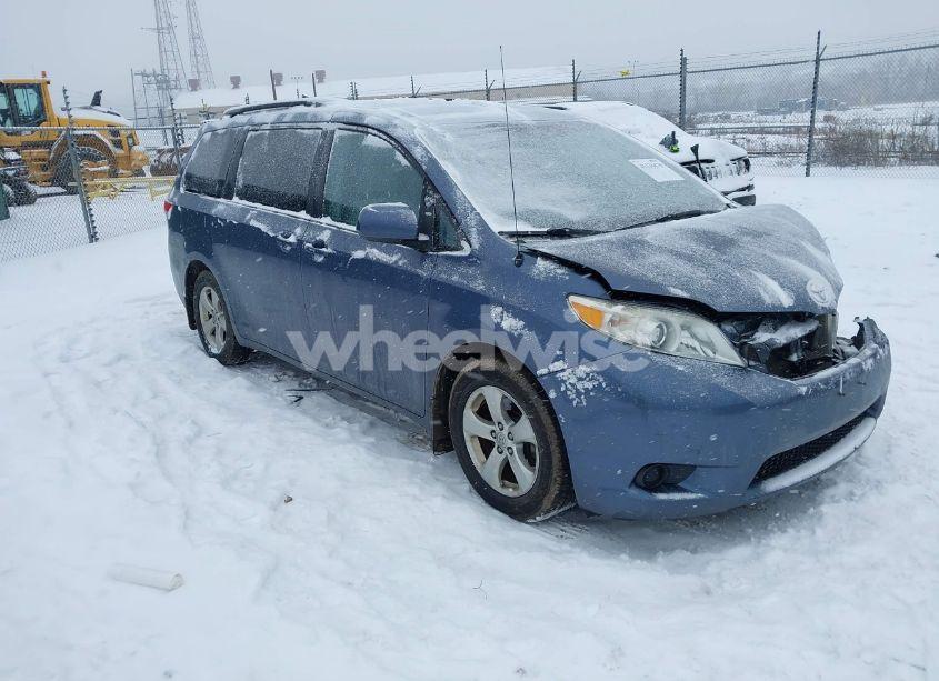 2013 Toyota Sienna LE V6 8 PASSENGER (VIN 5TDKK3DC7DS343383) main photo