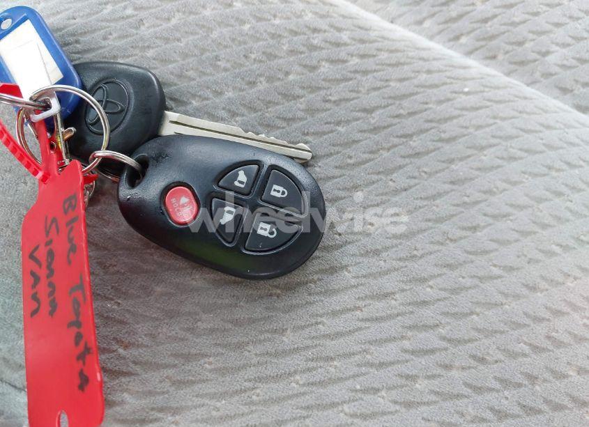 Photo 11 of 2013 Toyota Sienna LE V6 8 PASSENGER (VIN 5TDKK3DC7DS343383)