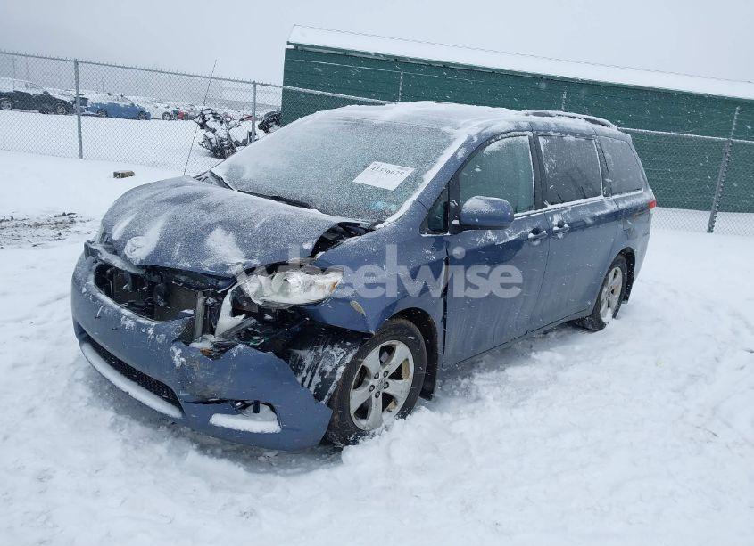 Photo 2 of 2013 Toyota Sienna LE V6 8 PASSENGER (VIN 5TDKK3DC7DS343383)