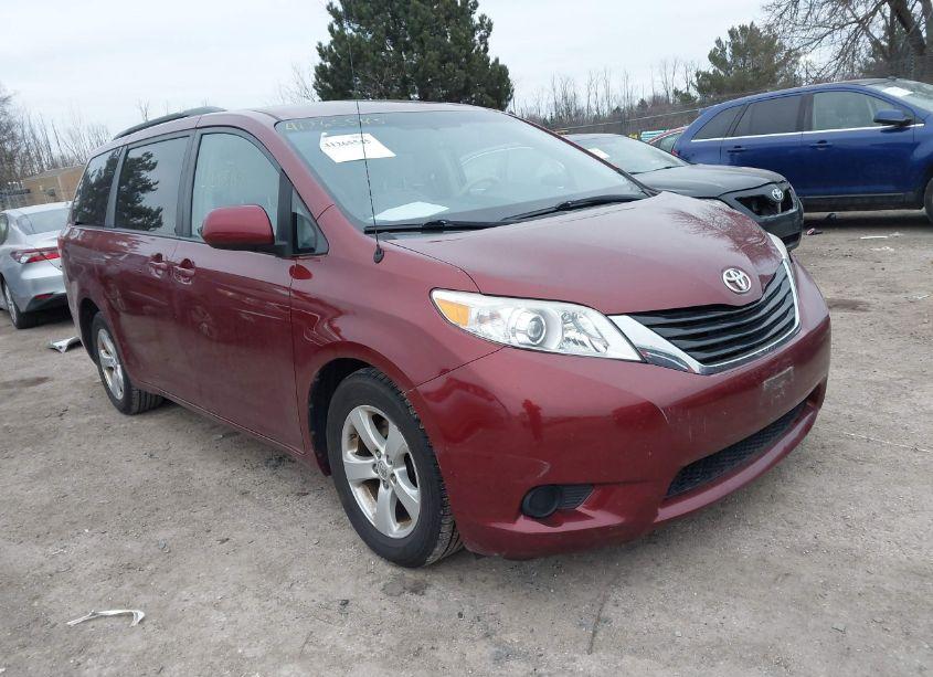 2013 Toyota Sienna LE V6 8 PASSENGER (VIN 5TDKK3DC7DS351273) main photo
