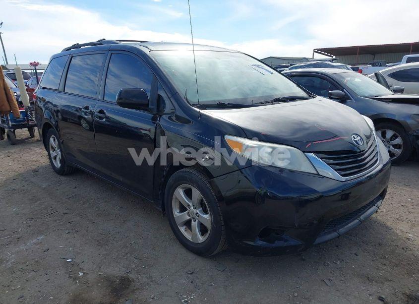 2013 Toyota Sienna LE V6 8 PASSENGER (VIN 5TDKK3DC7DS352293) main photo