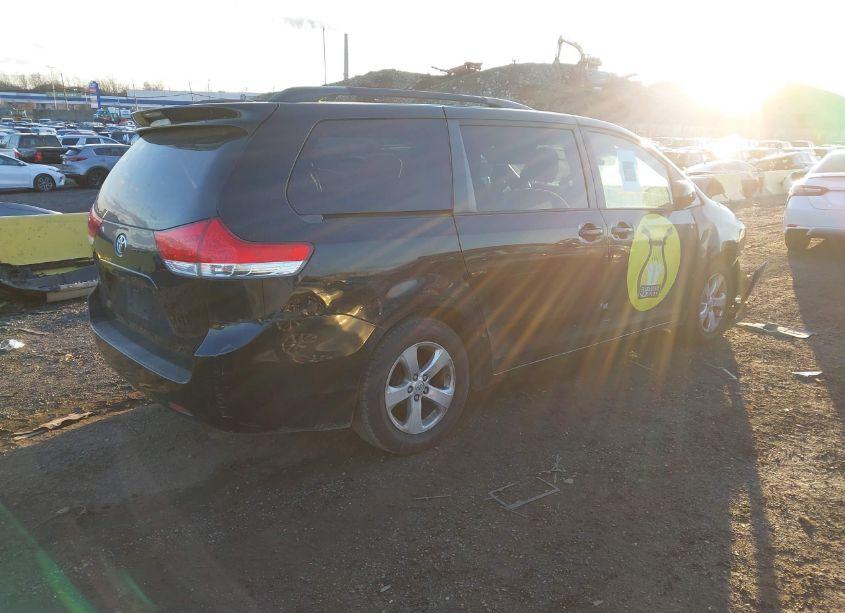 Photo 4 of 2013 Toyota Sienna LE V6 8 PASSENGER (VIN 5TDKK3DC7DS378862)