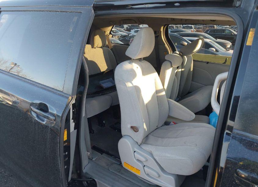 Photo 8 of 2013 Toyota Sienna LE V6 8 PASSENGER (VIN 5TDKK3DC7DS378862)