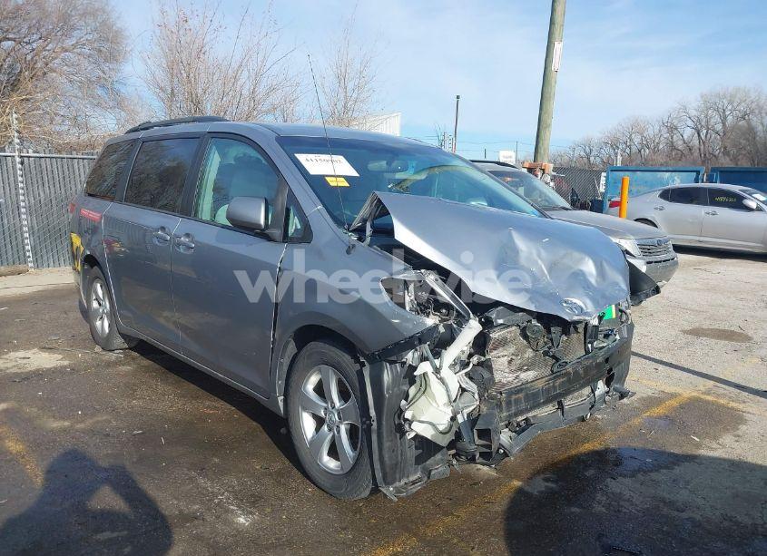2013 Toyota Sienna LE V6 8 PASSENGER (VIN 5TDKK3DC7DS378909) main photo