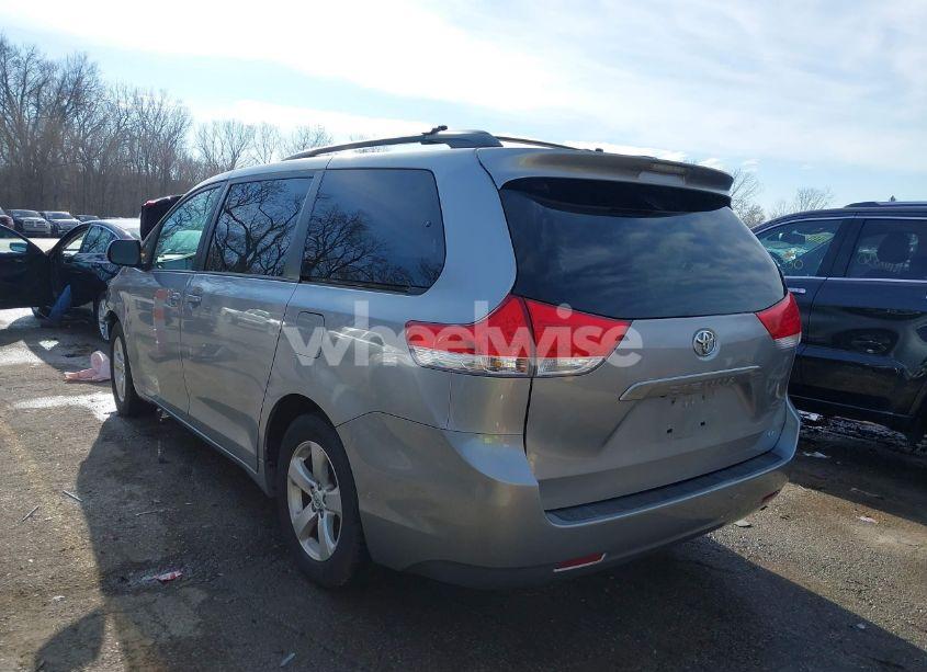 Photo 3 of 2013 Toyota Sienna LE V6 8 PASSENGER (VIN 5TDKK3DC7DS378909)