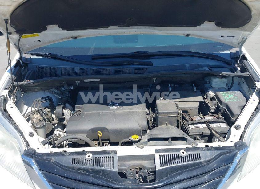 Photo 10 of 2014 Toyota Sienna LE V6 8 PASSENGER (VIN 5TDKK3DC7ES432517)