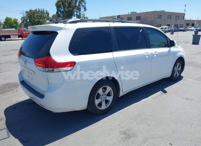 Photo 4 of 2014 Toyota Sienna LE V6 8 PASSENGER (VIN 5TDKK3DC7ES432517)