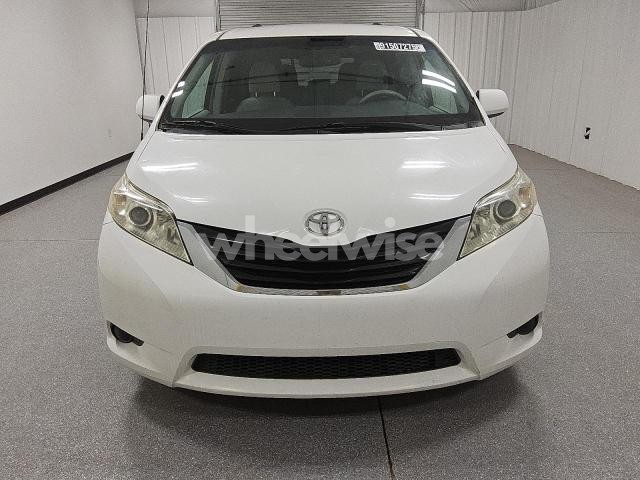 Photo 3 of 2014 TOYOTA SIENNA LE (VIN 5TDKK3DC7ES485055)