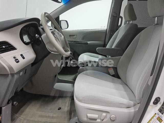 Photo 4 of 2014 TOYOTA SIENNA LE (VIN 5TDKK3DC7ES485055)