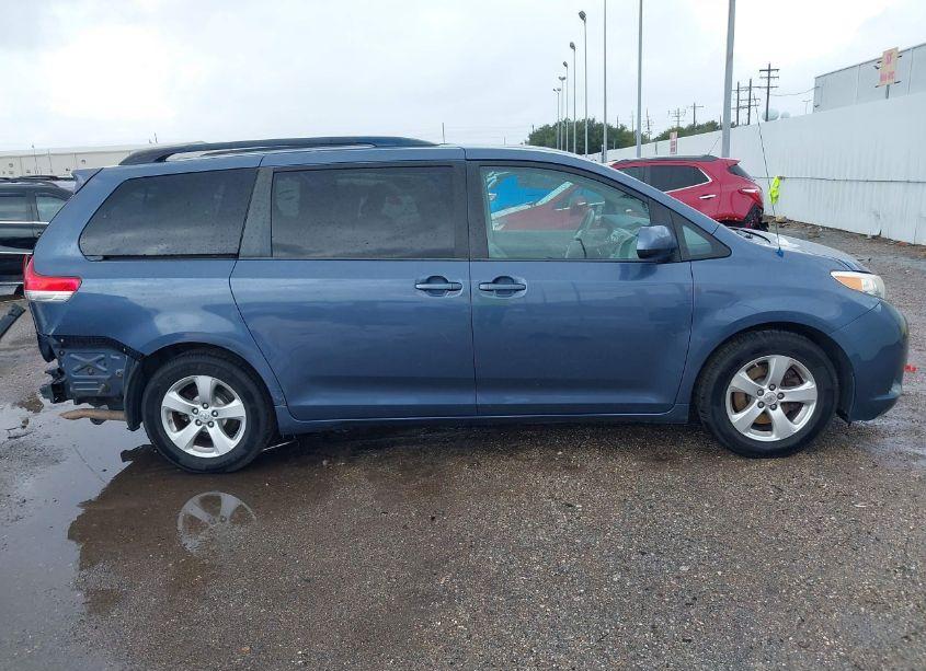 Photo 13 of 2014 Toyota Sienna LE V6 8 PASSENGER (VIN 5TDKK3DC7ES499859)