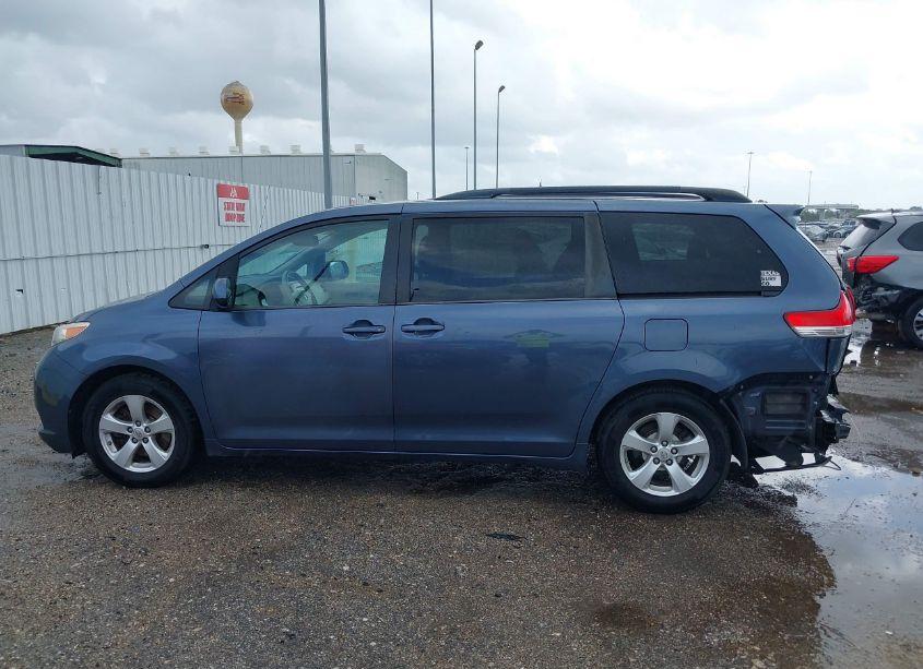 Photo 14 of 2014 Toyota Sienna LE V6 8 PASSENGER (VIN 5TDKK3DC7ES499859)