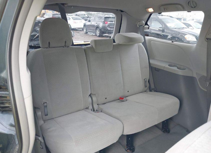 Photo 17 of 2014 Toyota Sienna LE V6 8 PASSENGER (VIN 5TDKK3DC7ES499859)