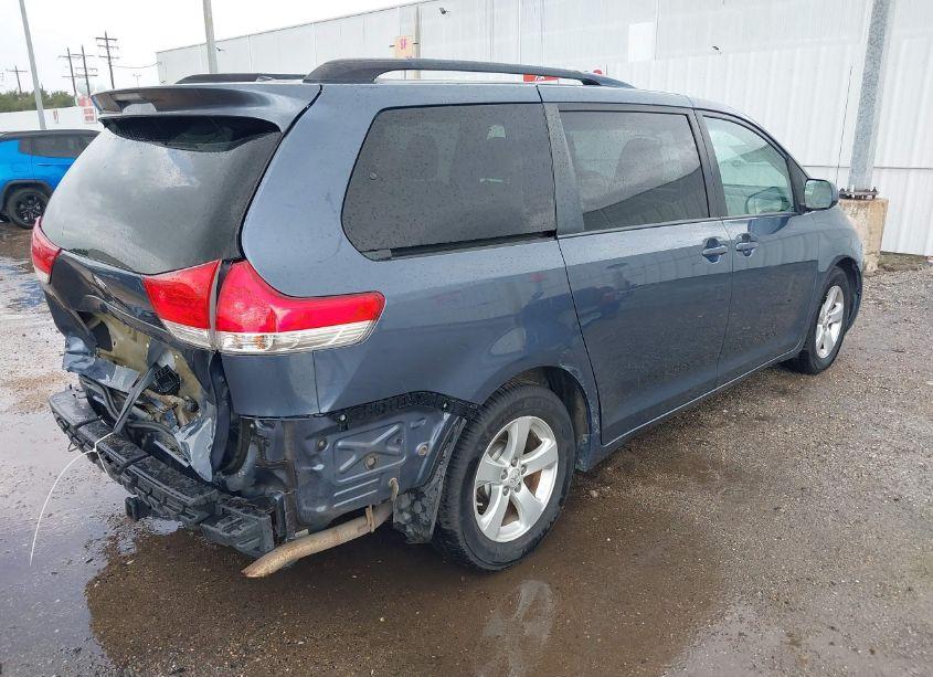 Photo 4 of 2014 Toyota Sienna LE V6 8 PASSENGER (VIN 5TDKK3DC7ES499859)