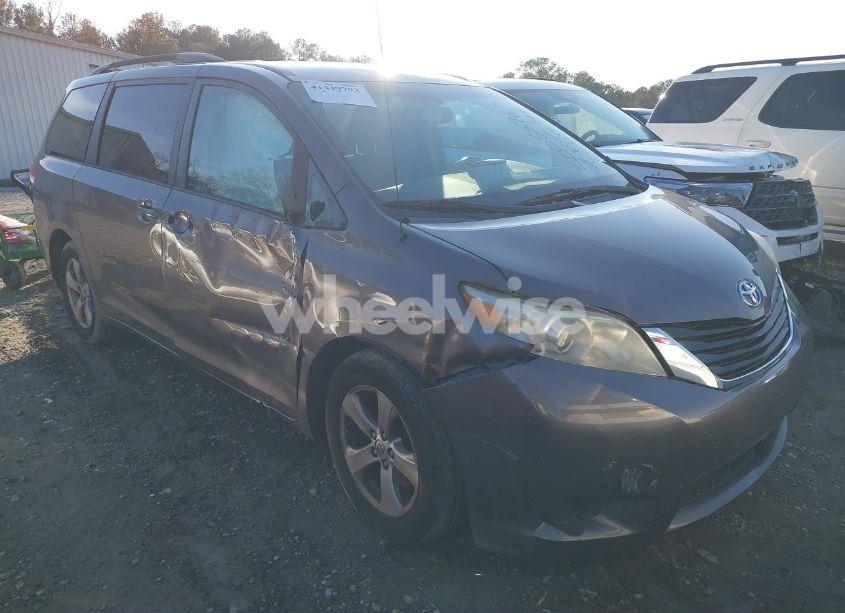 Photo 13 of 2014 Toyota Sienna LE V6 8 PASSENGER (VIN 5TDKK3DC7ES500587)