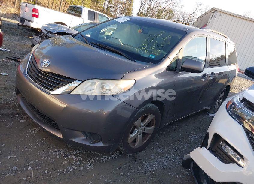 Photo 2 of 2014 Toyota Sienna LE V6 8 PASSENGER (VIN 5TDKK3DC7ES500587)