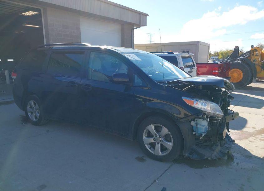 2014 Toyota Sienna LE V6 8 PASSENGER (VIN 5TDKK3DC7ES510519) main photo