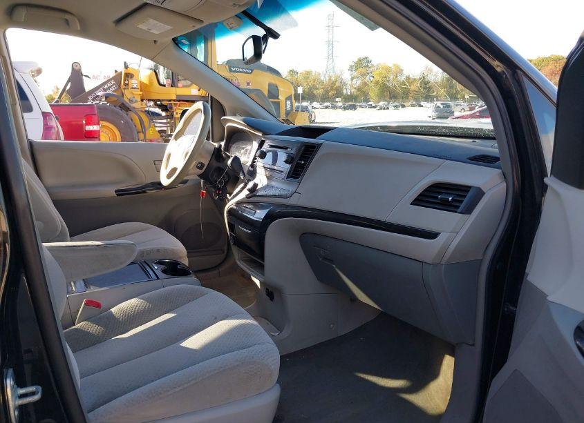 Photo 5 of 2014 Toyota Sienna LE V6 8 PASSENGER (VIN 5TDKK3DC7ES510519)