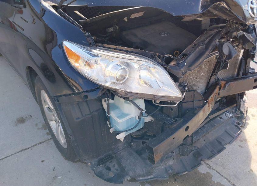 Photo 6 of 2014 Toyota Sienna LE V6 8 PASSENGER (VIN 5TDKK3DC7ES510519)