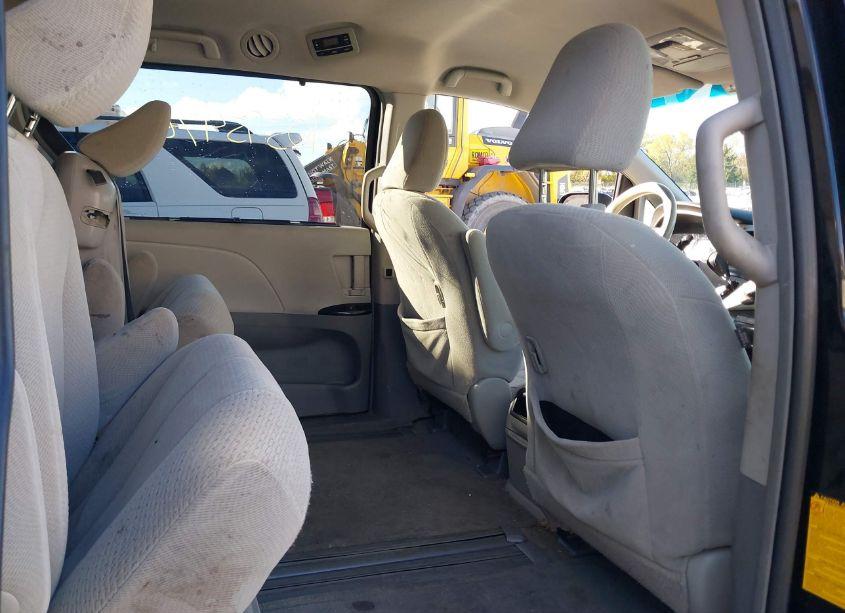 Photo 8 of 2014 Toyota Sienna LE V6 8 PASSENGER (VIN 5TDKK3DC7ES510519)