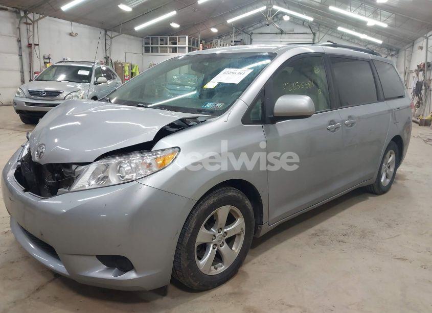 Photo 2 of 2014 Toyota Sienna LE V6 8 PASSENGER (VIN 5TDKK3DC7ES521116)