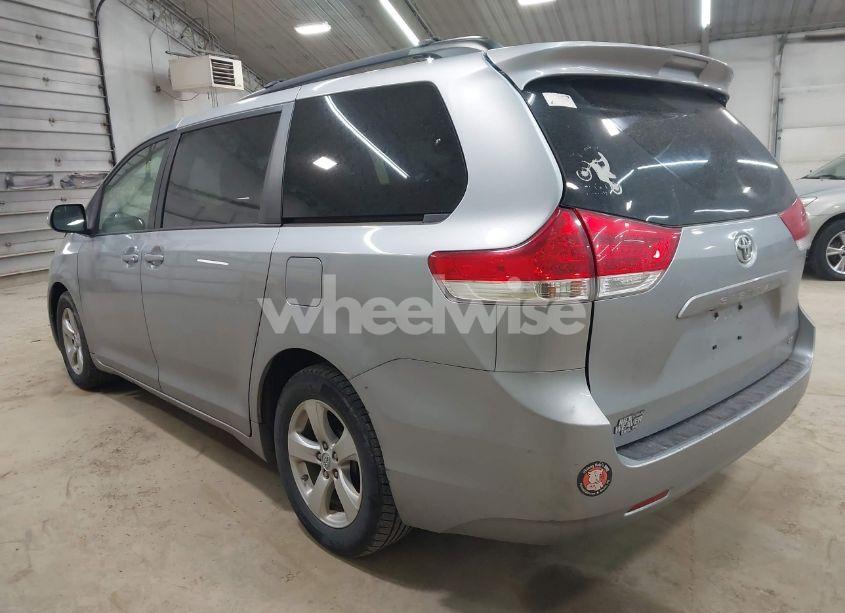 Photo 3 of 2014 Toyota Sienna LE V6 8 PASSENGER (VIN 5TDKK3DC7ES521116)
