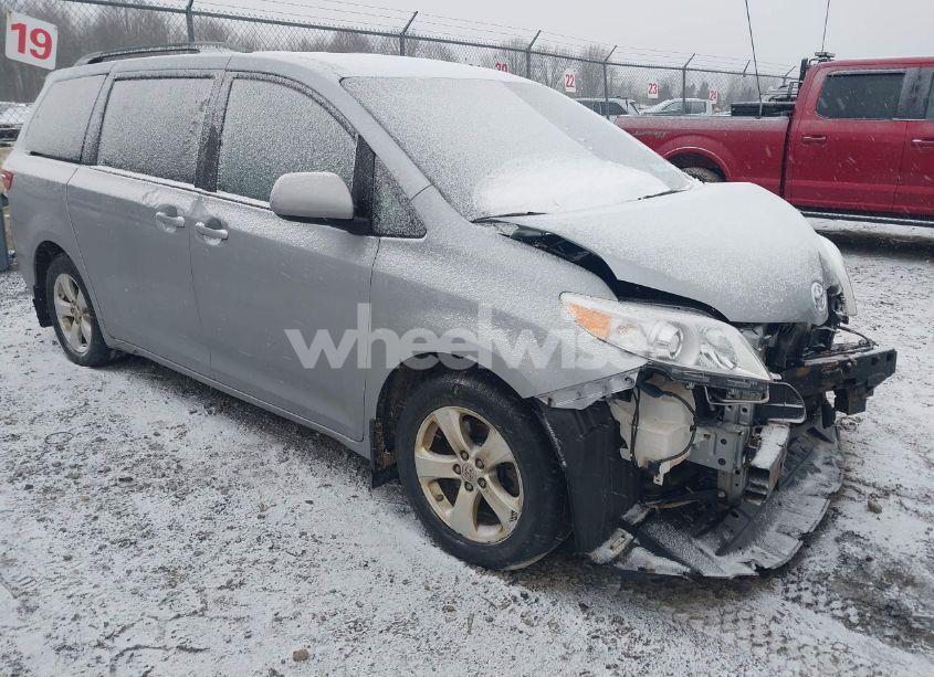 2015 Toyota Sienna LE 8 PASSENGER (VIN 5TDKK3DC7FS539701) main photo