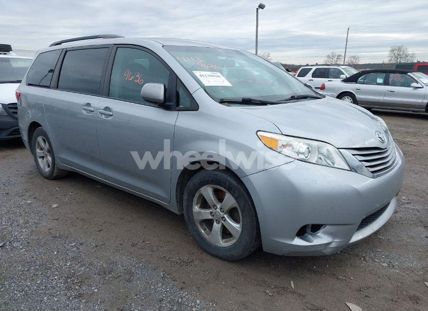 2015 Toyota Sienna LE 8 PASSENGER (VIN 5TDKK3DC7FS562234) main photo