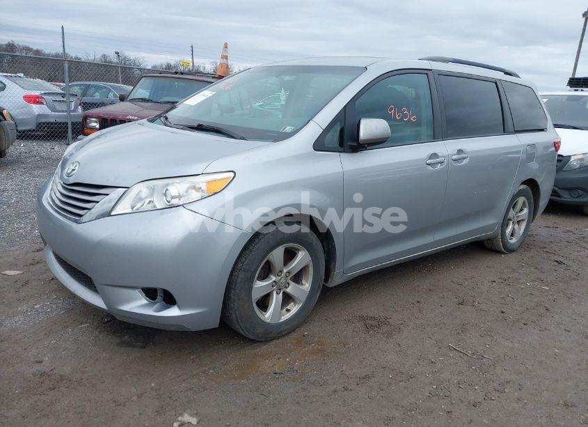 Photo 2 of 2015 Toyota Sienna LE 8 PASSENGER (VIN 5TDKK3DC7FS562234)