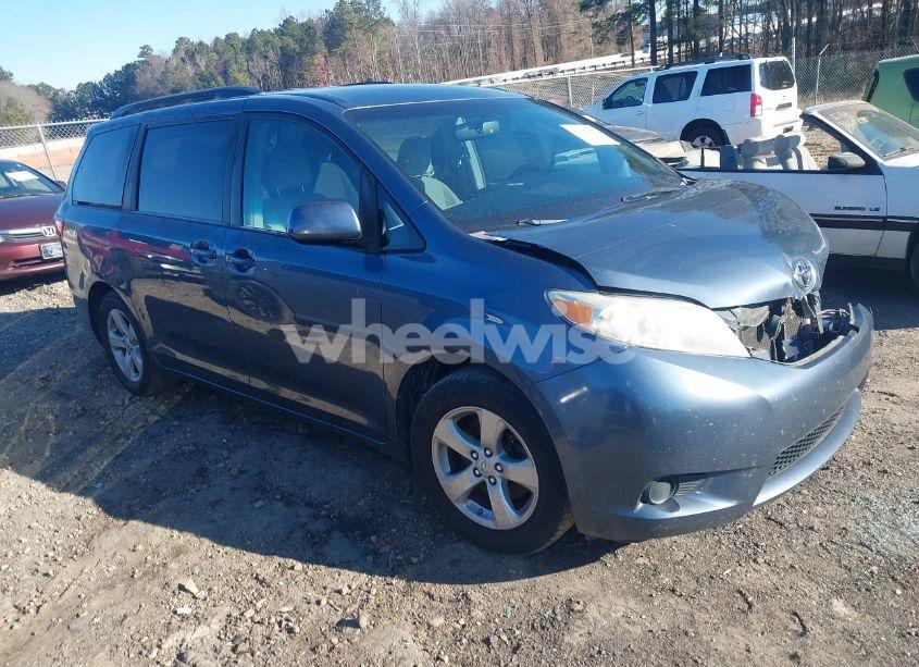 2015 Toyota Sienna LE 8 PASSENGER (VIN 5TDKK3DC7FS573203) main photo