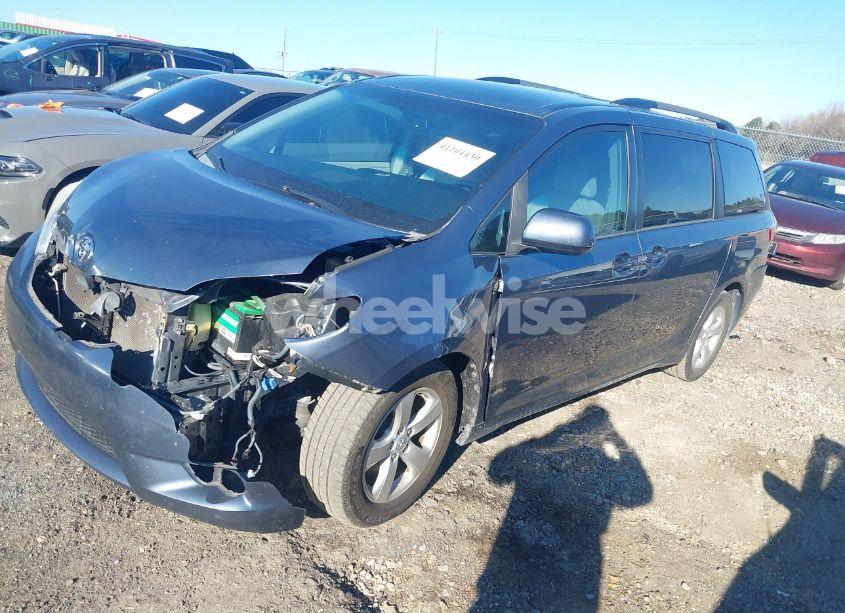 Photo 2 of 2015 Toyota Sienna LE 8 PASSENGER (VIN 5TDKK3DC7FS573203)