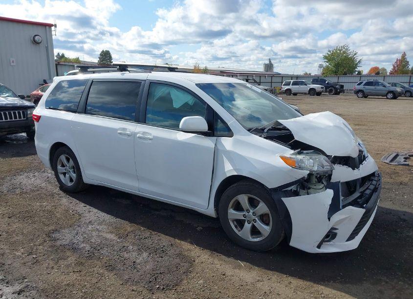 2015 Toyota Sienna LE 8 PASSENGER (VIN 5TDKK3DC7FS586761) main photo