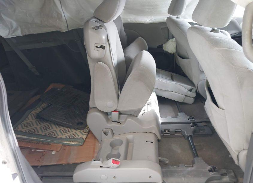Photo 8 of 2015 Toyota Sienna LE 8 PASSENGER (VIN 5TDKK3DC7FS586761)