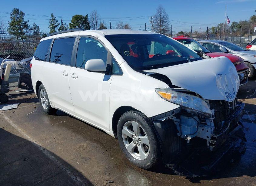 2015 Toyota Sienna LE 8 PASSENGER (VIN 5TDKK3DC7FS609780) main photo
