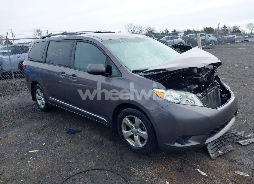 2015 Toyota Sienna LE 8 PASSENGER (VIN 5TDKK3DC7FS642780) main photo