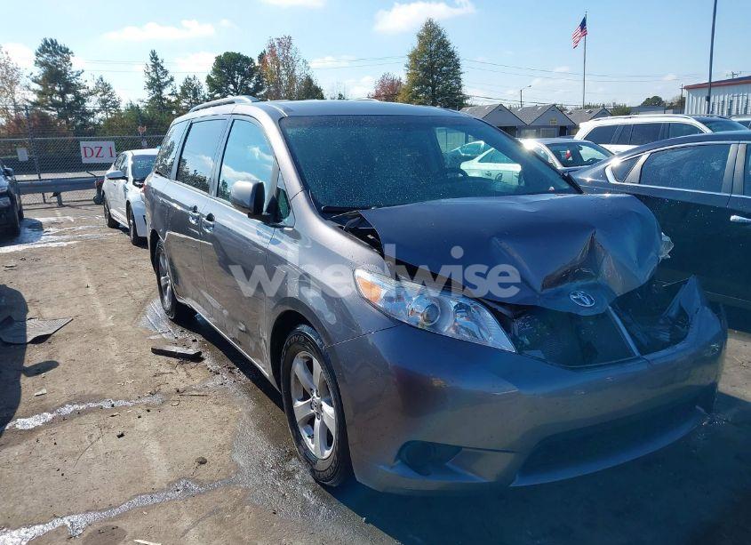 2015 Toyota Sienna LE 8 PASSENGER (VIN 5TDKK3DC7FS657733) main photo