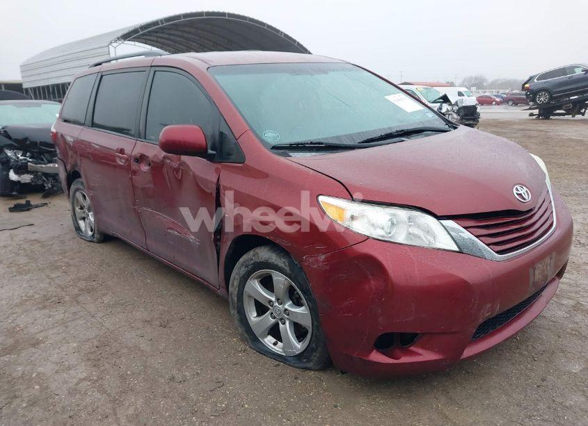 2015 Toyota Sienna LE 8 PASSENGER (VIN 5TDKK3DC7FS661636) main photo