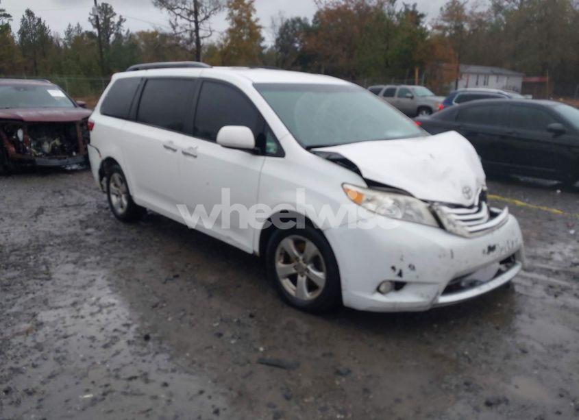 2015 Toyota Sienna LE 8 PASSENGER (VIN 5TDKK3DC7FS682888) main photo