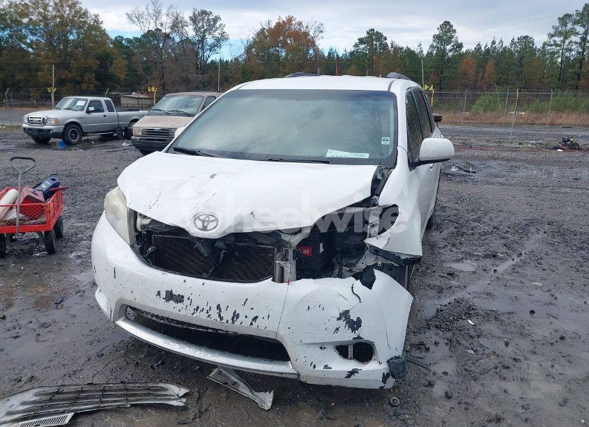 Photo 6 of 2015 Toyota Sienna LE 8 PASSENGER (VIN 5TDKK3DC7FS682888)