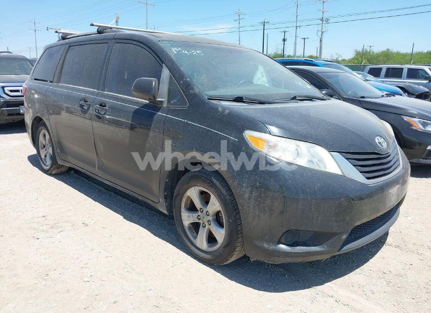2015 Toyota Sienna LE 8 PASSENGER (VIN 5TDKK3DC7FS687525) main photo