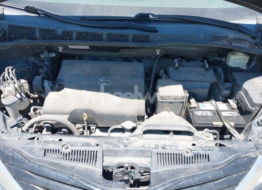 Photo 10 of 2015 Toyota Sienna LE 8 PASSENGER (VIN 5TDKK3DC7FS687525)