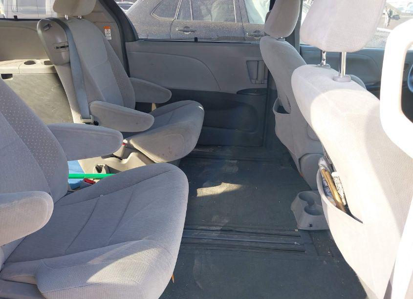 Photo 8 of 2016 Toyota Sienna LE 8 PASSENGER (VIN 5TDKK3DC7GS718791)