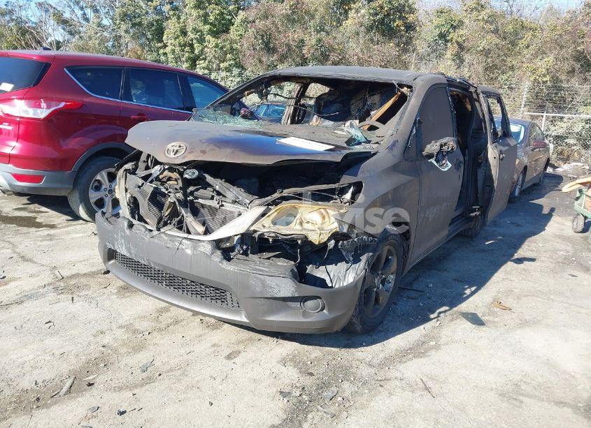 Photo 2 of 2016 Toyota Sienna LE 8 PASSENGER (VIN 5TDKK3DC7GS740872)