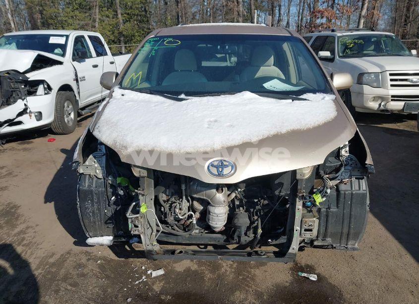 Photo 13 of 2011 Toyota Sienna LE V6 (VIN 5TDKK3DC8BS007190)