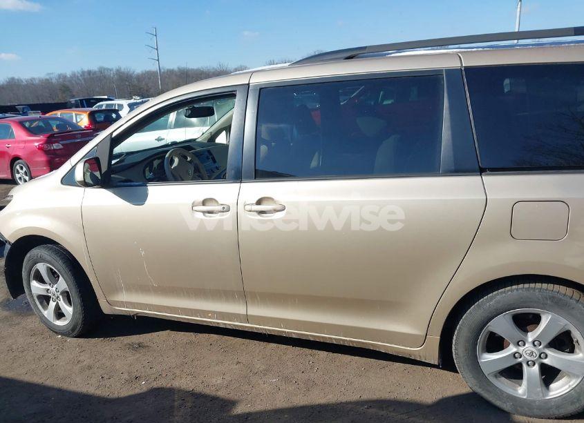 Photo 15 of 2011 Toyota Sienna LE V6 (VIN 5TDKK3DC8BS007190)