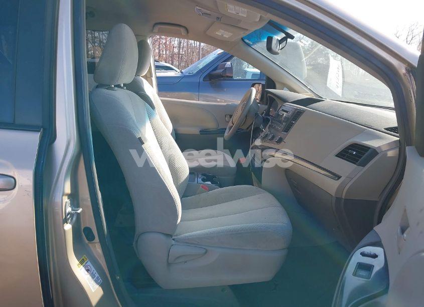 Photo 5 of 2011 Toyota Sienna LE V6 (VIN 5TDKK3DC8BS007190)