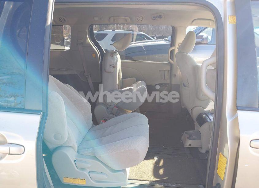 Photo 8 of 2011 Toyota Sienna LE V6 (VIN 5TDKK3DC8BS007190)