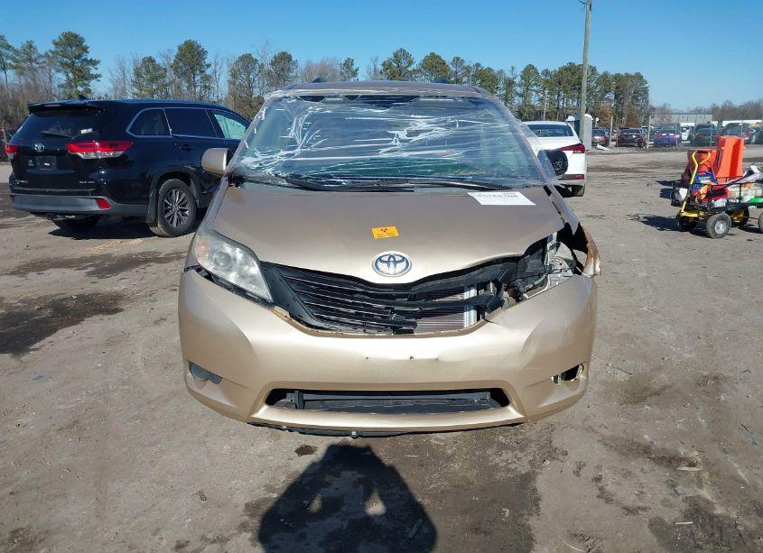 Photo 12 of 2011 Toyota Sienna LE V6 (VIN 5TDKK3DC8BS007416)